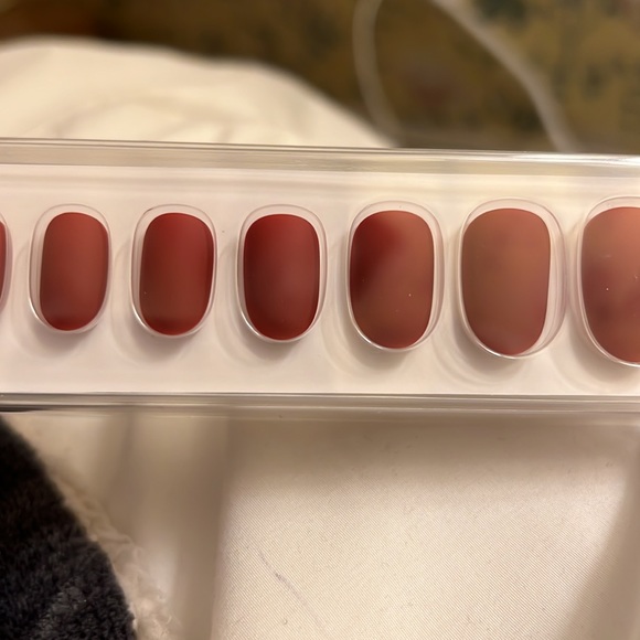 Static Nails color “Thorns and Roses” Reuasable “Pop On” glue on nails. NWT - Picture 5 of 5